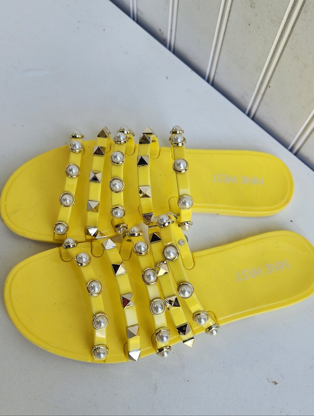 Nine West Womens Cariana Jelly Sandals Shoes Yellow Flat Studded Beaded Studs 5
